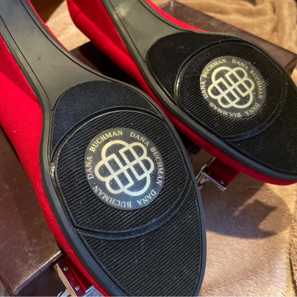 Dana Buchman NEW in Box Comfort Pump in Size 10, 1” Wedge Heel. Beautiful Red - Picture 11 of 14